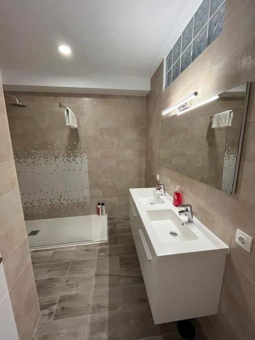New 2023 Full Equipped Stylish Digi Apartment ลอส เรอาเลคอส ภายนอก รูปภาพ