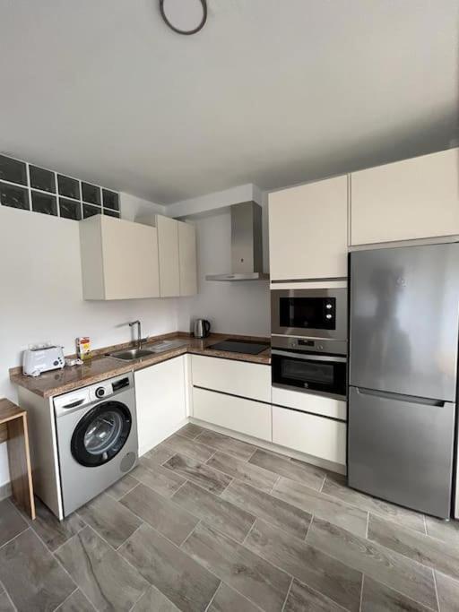 New 2023 Full Equipped Stylish Digi Apartment ลอส เรอาเลคอส ภายนอก รูปภาพ